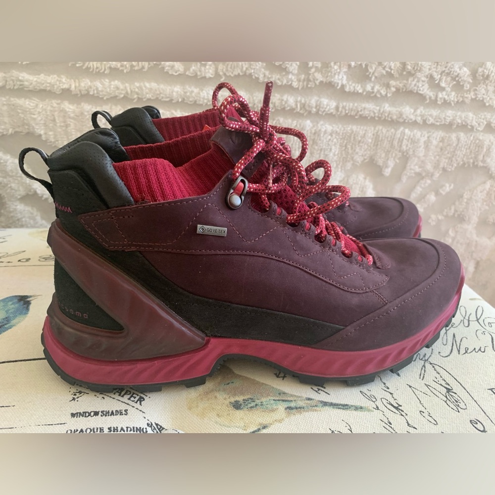 NWT ECCO Exohike Sneakers: Sangria Color, Michelin Rubber Sole Super Durable 10